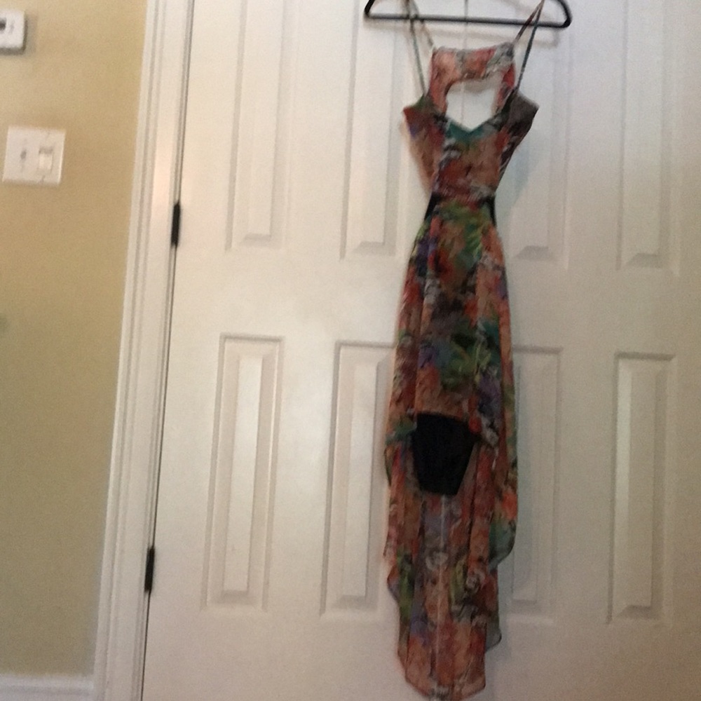 Lira Dress Chiffon Light weight size large but it still s more like a small